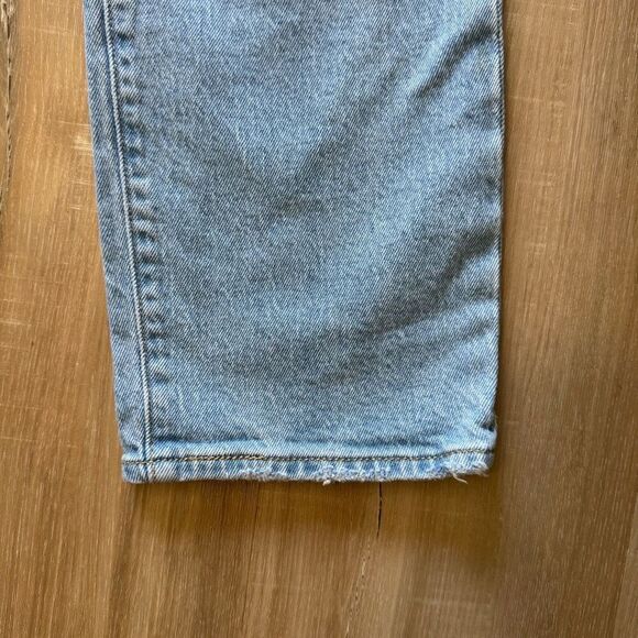Levi’s Premium Straight Fit Wedgie High Rise Women’s Light Wash Blue Jeans Sz 27 - Picture 3 of 13